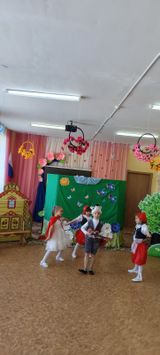 Танец волка и красных шапочек