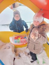 Старшая группа ставим эксперимент замораживаем воду
