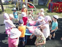 Игра с водой. младшая группа