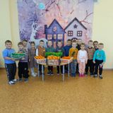 воспитанники средней группы А с мандаринами