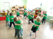 Обнимашки. Средняя группа Б