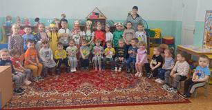 Старшая группа общее фото день книгодарения