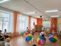 Танец Дождик, лей. Старшая группа