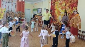 Танец Осенний листопад Вторая группа раннего возраста
