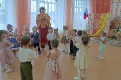 Танец дождик - проказник. Вторая группа раннего возраста.jp