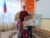 Семья Зуйковых Константина, Оли и Татьяны